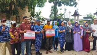 Kelompok Tani Di Kelurahan Maharatu Terima Alistan Dari Anggota DPRD Riau Ade Hartati