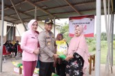 Polres Rohil Gelar Jumat Berkah, Kapolres dan Bhayangkari Salurkan 50 Paket Sembako untuk Masyarakat