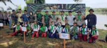 Irjen Herry Heryawan dan Pelajar Tanam Pohon di Kawasan Danau Kayangan Pekanbaru