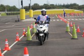 Pengereman Aman Sepeda Motor dengan Empat Jari: Kunci Pengereman Optimal