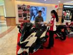 Capella Honda Tampilkan Motor Matic Honda di Mall SKA