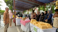 Terbanyak Penjualan Melalui QRIS di Bazar Ramadan, Nasabah UMKM BRK Syariah Diberi Reward