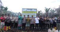 Tegas, Kapolres Rohil Bersama Wakil Bupati Pasang Plang Larangan Aktivitas di Lahan Karhutla