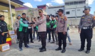 Kapolsek Bina Widya Pekanbaru Bagikan Bibit Pohon, Sembako dan Tong Sampah kepada Mahasiswa dan Ojol