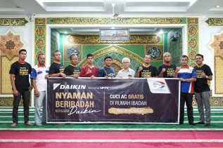 Sasar Sebanyak 52 Rumah Ibadah, DAIKIN Aksi Bersih-Bersih AC Rumah Ibadah di Pekanbaru