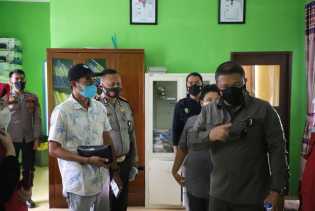 Kapolda Riau Drop Tenaga Vaksinator RS Bhayangkara Dan Bantu 500 Dosis Vaksin Di Bunut Pelalawan