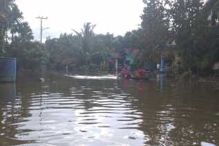 Akses Jalan Masih Tergenang Banjir, 2 Desa di Kampar Terisolasi