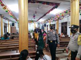 Kapolsek Langgam Kerahkan Personel Lalukan Pengamanan Natal di 9 Gereja