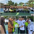 Gandeng BazNas, Kadisdik Riau Serahkan Peratalan Sekolah Bagi Siswa Tak Mampu di SMAN 11 Pekanbaru