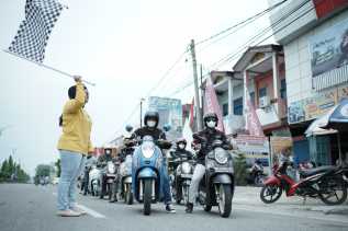 Gaya Asik Honda Scoopy Bersama Generasi Muda