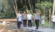 Kapolres Kampar Tinjau Pembangunan Jembatan Lubuk Agung, Pastikan Berjalan Lancar