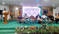 Enam Tokoh Riau Bedah Buku Biografi Prof M Nazir 
