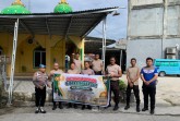 Suasana Ramadan, Polsek Kandis Gelar Gotongroyong Bersama Warga di Lingkungan Masjid