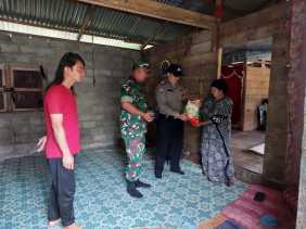 Polsek Bengkalis Bersama TNI Bantu Warga Kurang Mampu di Desa Prapat Tunggal