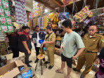 Pastikan Sesuai Volume Isi ,Tim Tipidter Polres Rohil Cek Minyak Goreng Kemasan Merk  'Minyak Kita' di Bagansiapiapi