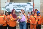 Berbagi di Bulan Suci, PWP Pertamina Drilling Serahkan Bantuan Kepada Petugas Kebersihan Jalan