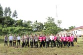Dukung Program Kapolda Riau, Kapolres Bersama Bhayangkari dan PJU Polres Rohil Tanam Bibit Pohon