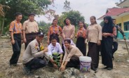 Sosialisasi Green Policing di SMAN 04 Kandis, Bhabin Ajak Siswa Hijaukan Sekolah dan Selamatkan Masa Depan