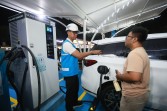 Antisipasi Lonjakan EV selama Periode Nataru, Dirut PLN Tinjau Langsung Kesiagaan SPKLU di Berbagai Titik Krusial