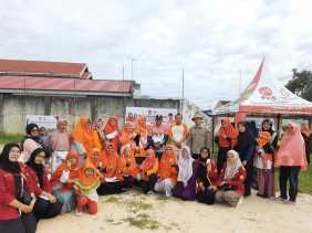 PKS menyapa,Hamdani Silaturrahim Dengan Tokoh Masyarakat Dan Ibu Ibu Dalam Kegiatan Senam di Marpoyan Damai