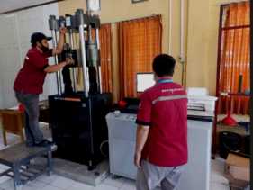 UIR Miliki Universal Testing Machine dengan Kapasitas Terbesar di Riau