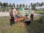 Sosialisasikan Green Policing, Polsek Bangko Tanam Pohon di Gedung Serbaguna Parit Aman