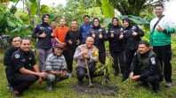 Tanam Pohon, Polda Riau 'Sulap' Pemukiman Transmigran Jadi Kebun Buah