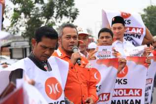 PKS Pekanbaru lakukan Aksi Tolak Kenaikan BBM Bersubsidi