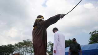 Warga Non Muslim Dihukum Cambuk usai Pesta Miras di Aceh
