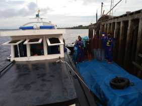 Polairud Polda Riau Tangkap Kapal Pompong Membawa Kayu Ilegal