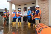 PLN Peduli Bantu Warga Terdampak Banjir di Rumbai Pekanbaru