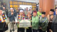 Kafilah STQH Provinsi Riau Tiba di Pekanbaru, Disambut Langsung Gubernur Abdul Wahid