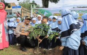 Gerakan Cinta Lingkungan, Kapolres Kampar Kenalkan Green Policing kepada Anak Usia Dini