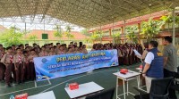 Ratusan Siswa SRMP 3 Deklarasi Anti Narkoba Usai Mengikuti Sosialisasi Bersama BNNK Pekanbaru
