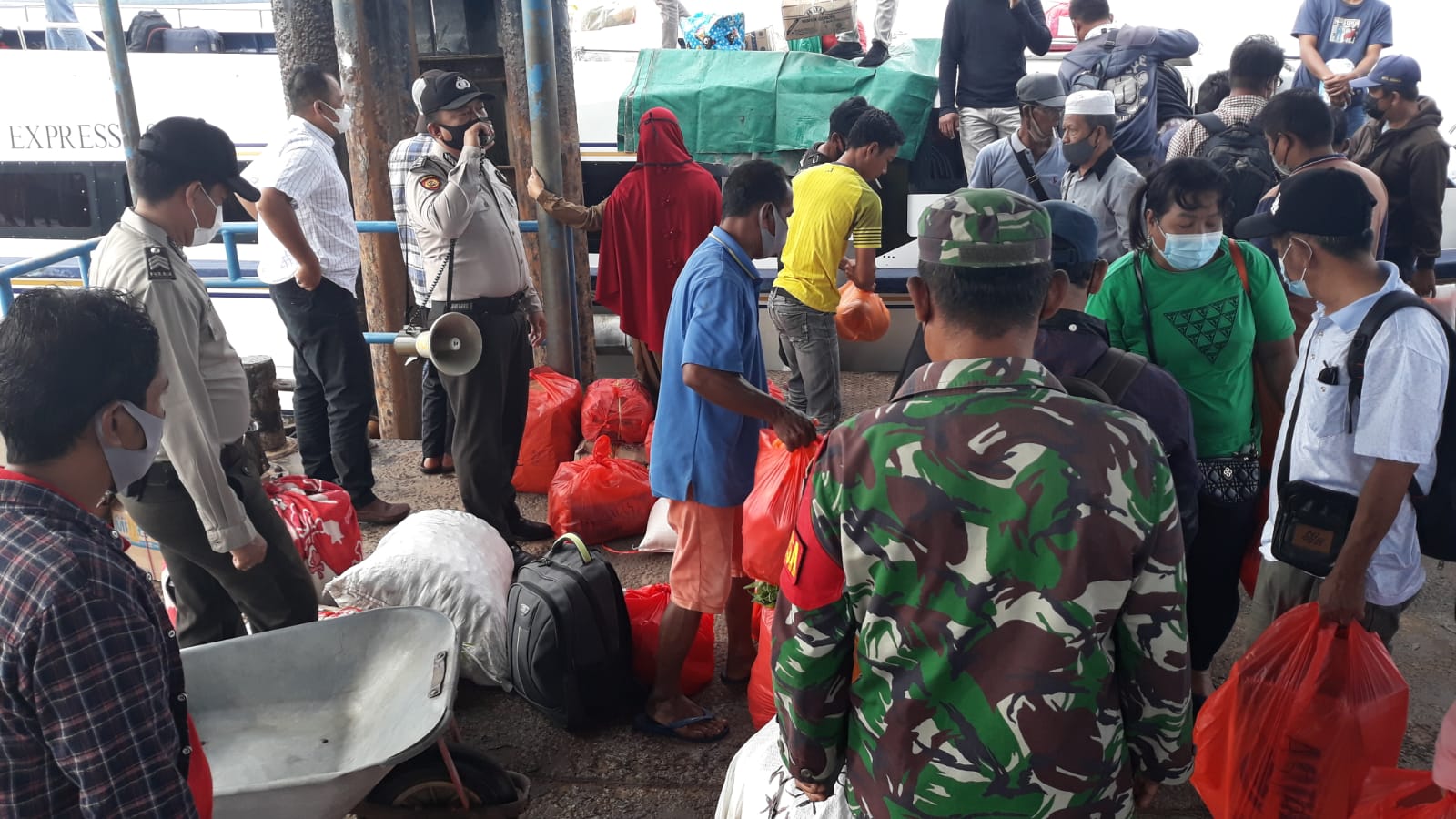 Antisipasi Kerumunan di Pelabuhan, Polsek Kuala Kampar Perketat Penerapan Prokes