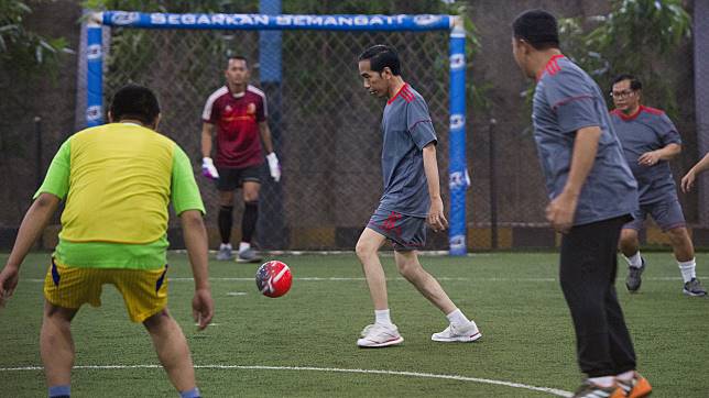 5 Olahraga yang Ditekuni Jokowi: Tinju hingga Futsal
