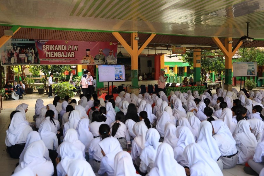 Peringati Hari Pahlawan, Srikandi PLN Tanamkan Nilai Anti-Bullying di SMAN 7 Pekanbaru