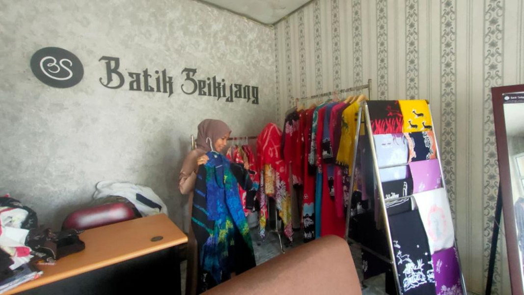 Batik Seikijang Produk UMKM BRK Syariah Ini Sangat Diminati Sejumlah Menteri dan Artis Ibukota