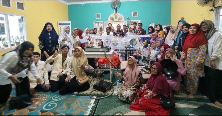 Mahasiswa dan Dosen Pelita Indonesia Kenalkan Teknologi IoT dan Inovasi Produk Olahan ke Peternak Kambing dan PKK