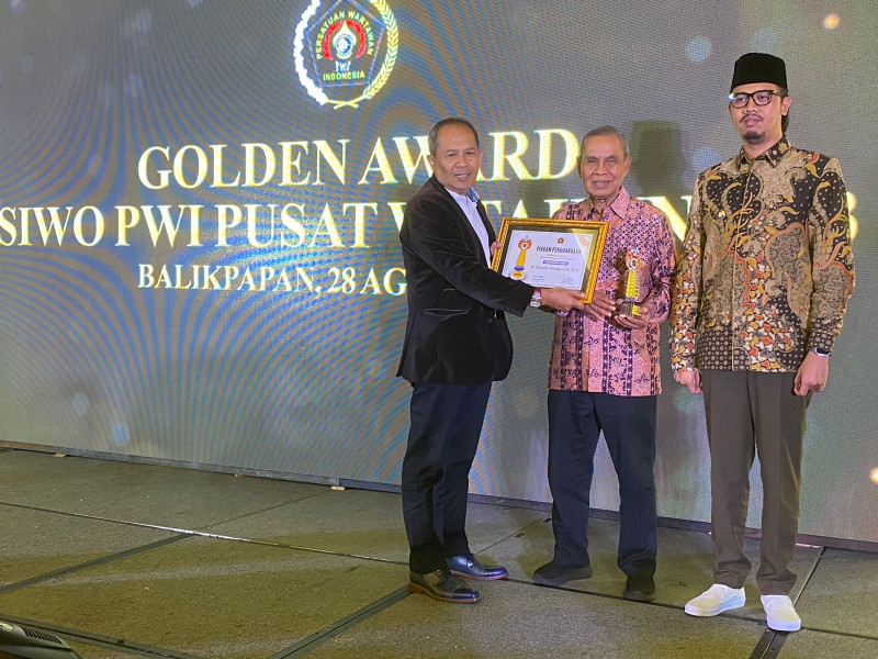 Golden Award SIWO PWI 2023, Iskandar Hoesin Terima Anugrah Pembina Olahraga Terbaik