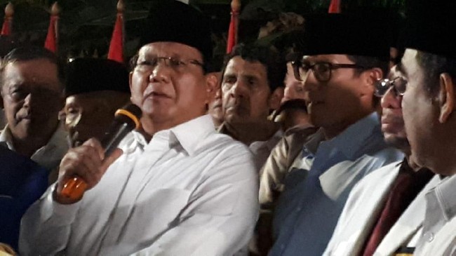Prabowo-Sandiaga Uno Salat Jumat di Istiqlal Dulu Sebelum Daftar ke KPU