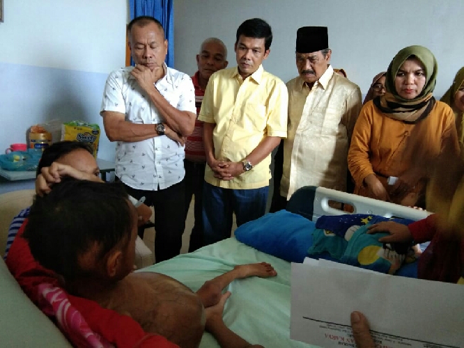 Kunjungi Pasien Cilik Tumor Ganas di PMC , Sahril : Golkar Siap  memfasilitasi Segala Kebutuhan Putra dan Keluarganya !
