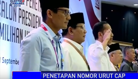 Jokowi Hormat Tangan Saat Nyanyikan Lagu Indonesia Raya, UU Nyatakan Salah!