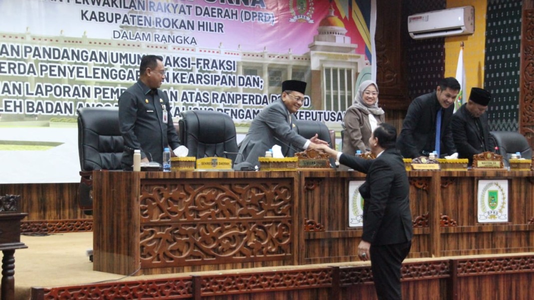 8 Fraksi DPRD Rohil Sampaikan Pandangan Umum terkait Ranperda Penyelenggaraan Kearsipan