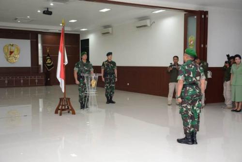 KSAD Terima Kenaikan Pangkat 16 Pati TNI AD
