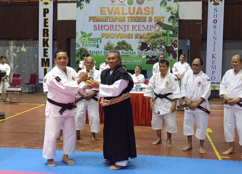 Disiplin, Kenshi Shorinji Kempo Berkolaborasi dengan Green Policing dalam Pemantapan Teknik dan Ujian Tingkat Perkemi Riau