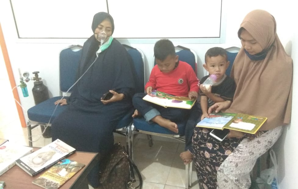 Komunitas Teratak Literasi Sediakan Buku Bacaan Bagi Korban Asap
