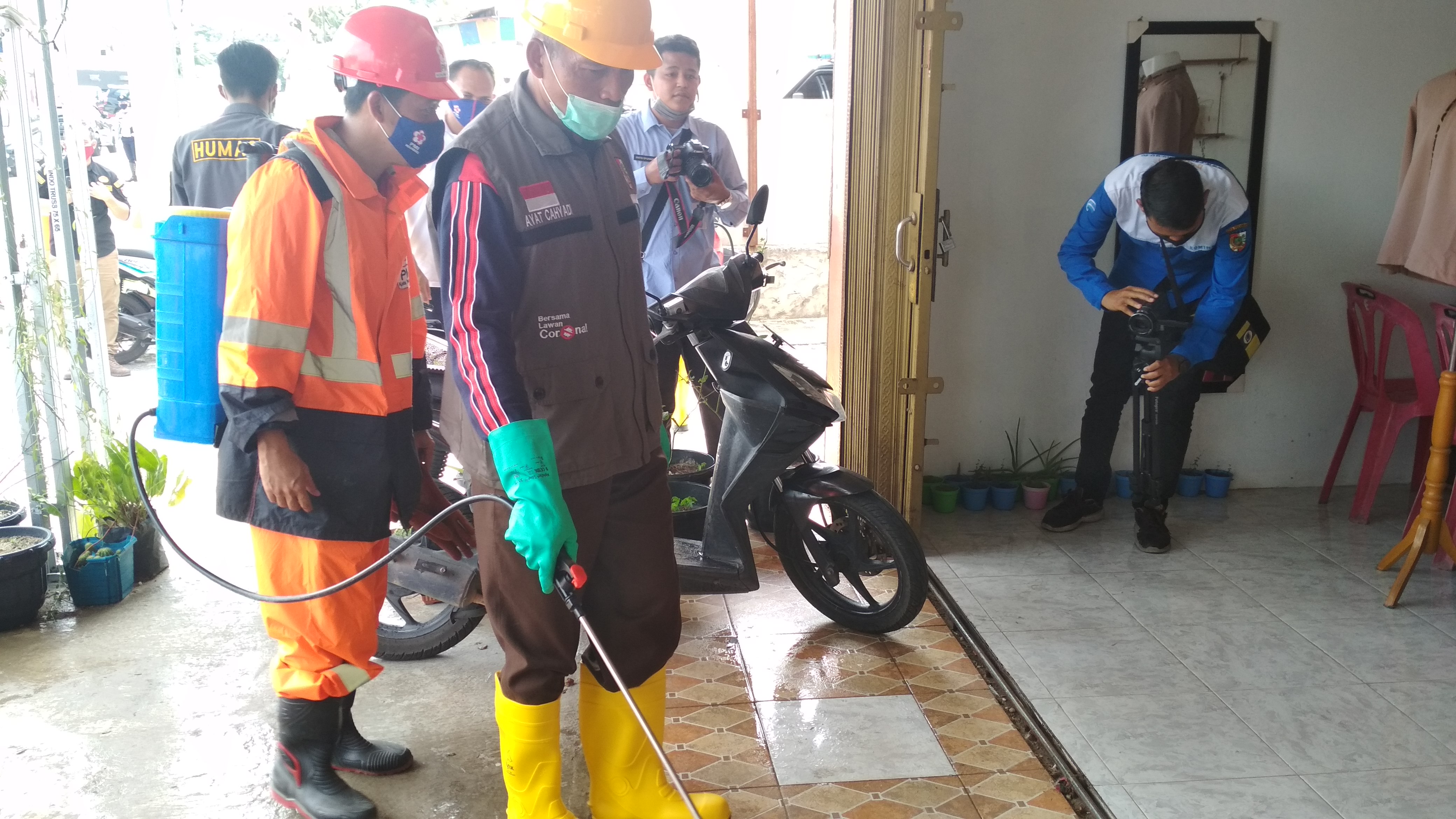 Pemko Pekanbaru Gelar Penyemprotan Disinfektan dan Rapid Test Massal di Marpoyan Damai