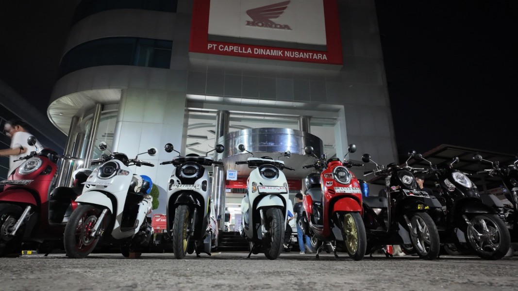 Capella Honda Gelar Scoopy Veloreativity Night Ride, Padukan Hobi dan Edukasi Keselamatan