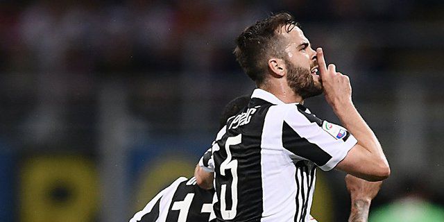 Pjanic Jadi Rebutan Madrid dan Barca